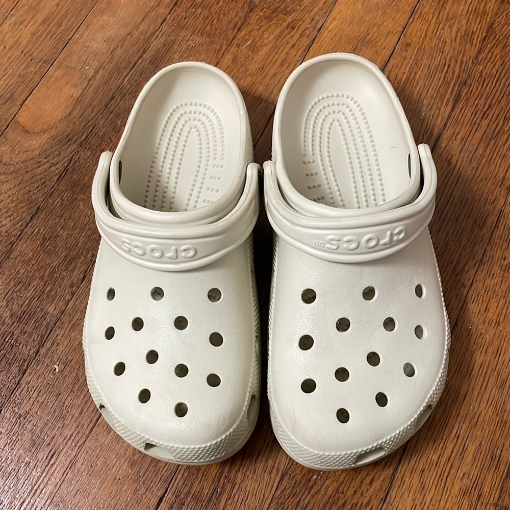 crème colored crocs size 8 women’s